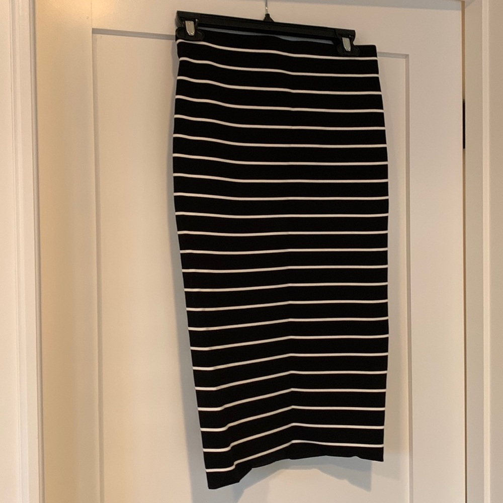 Good American black and off-white striped pencil skirt